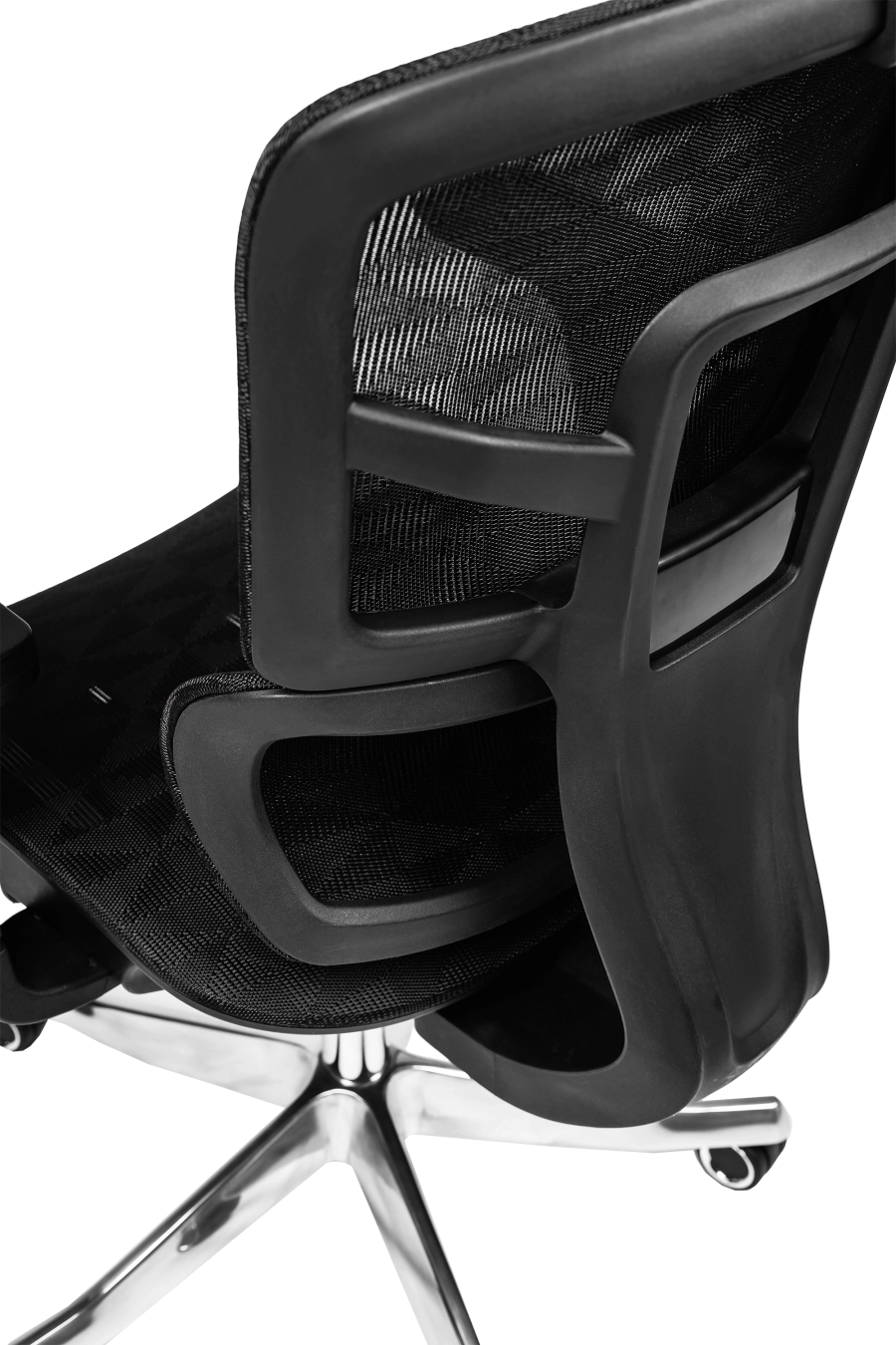 Porto: Conceput pentru reglaje la îndemână, CUSTÓ Porto combină șezutul și spătarul din plasă elastomerică ce mențin un microclimat plăcut chiar și în zilele toride. Tetiera 3D se adaptează înălțimii și unghiului capului, iar cotierele 3D permit setarea pe înălțime, adâncime și rotație. Baza rotativă ușoară și roțile din poliuretan rulează silențios, protejând pardoseala. O alegere ideală pentru birouri executive care cer funcționalitate maximă într-un look sobru.