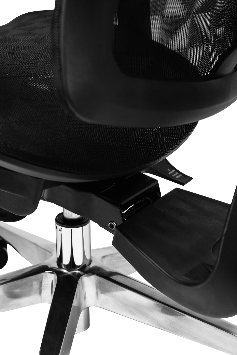 Napoli: CUSTÓ Napoli aduce confort complet cu plasă elastomerică atât pe șezut, cât și pe spătar, eliminând punctele de presiune și menținând fluxul de aer. Suportul lombar reglabil și tetiera 3D susțin poziția corectă, iar cotierele 3D se adaptează fiecărui task. Suportul extensibil pentru picioare îți oferă o poziție relaxată în timpul pauzelor, fără a părăsi biroul. Mecanismul sincron urmează mișcările naturale, reducând oboseala. Roțile din poliuretan protejează podeaua și alunecă fără zgomot. Ideal pentru proiecte maraton sau sesiuni de lucru prelungite.