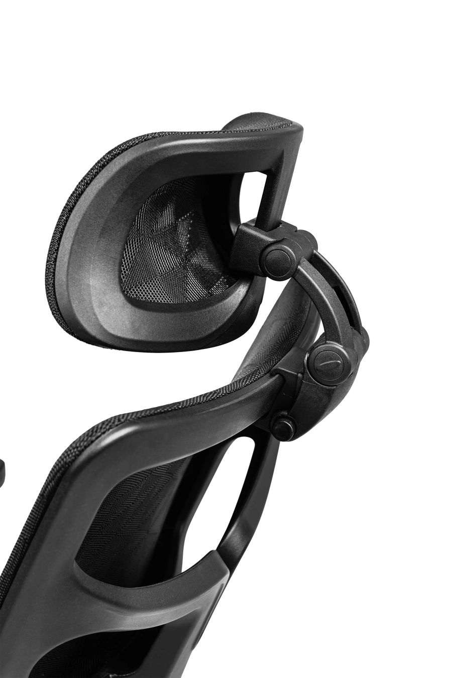 Napoli: CUSTÓ Napoli aduce confort complet cu plasă elastomerică atât pe șezut, cât și pe spătar, eliminând punctele de presiune și menținând fluxul de aer. Suportul lombar reglabil și tetiera 3D susțin poziția corectă, iar cotierele 3D se adaptează fiecărui task. Suportul extensibil pentru picioare îți oferă o poziție relaxată în timpul pauzelor, fără a părăsi biroul. Mecanismul sincron urmează mișcările naturale, reducând oboseala. Roțile din poliuretan protejează podeaua și alunecă fără zgomot. Ideal pentru proiecte maraton sau sesiuni de lucru prelungite.