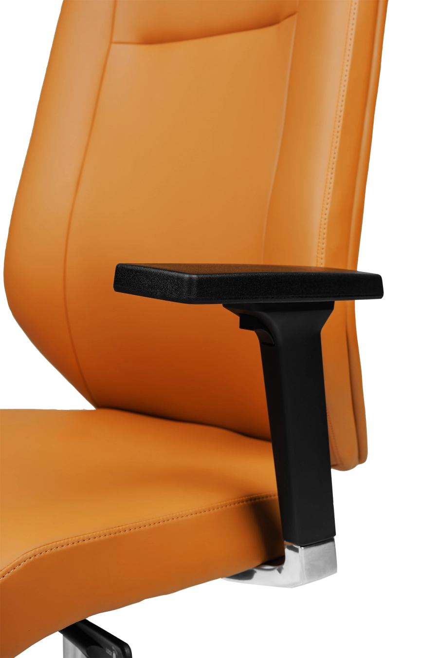 Barcelona: CUSTÓ Barcelona combină suplețea pielii artificiale de calitate premium cu avantajul cotierelor 3D, care se reglează rapid pe înălțime, adâncime și rotație pentru o postură relaxată la tastatură. Șezutul ergonomic este capitonat cu spumă de înaltă densitate, iar spătarul urmează linia spatelui, tetiera fixă susținând coloana cervicală în pauzele scurte. Mecanismul de balansare îți permite să alternezi între lucru intens și destindere. Accentele oranj energizează spațiul de lucru și adaugă personalitate fără a distrage atenția.